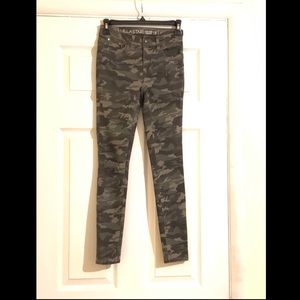 VanillaStar Mid-Rise Ripped Camouflage Jeans